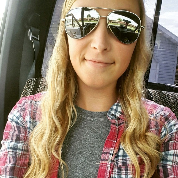 Meet your Posher, Brooke - Picture 1 of 1